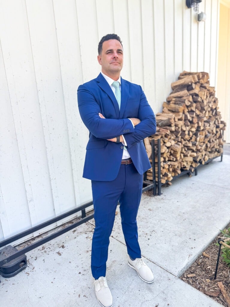 Neil's wearing his fave suit